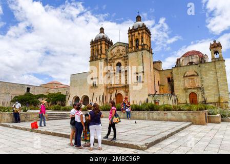 Plaza Santo Domingo und die berühmte Kirche Santo Domingo de Guzman, das historische Zentrum, Oaxaca Mexico Stockfoto