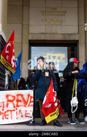 Paris, Frankreich, 13. Januar 2023. Die Mitarbeiter von Korporate, die vom Museum für Architektur als Subunternehmer beauftragt wurden, streiken seit Januar 1. Diese Mitarbeiter, die für die Museumssicherheit zuständig sind, beschuldigen den Subunternehmer, das Arbeitsgesetz oder den Tarifvertrag nicht einzuhalten. Paris, Frankreich am 13. Januar 2023. Foto: Pierrick Villette/ABACAPRESS.COM Stockfoto