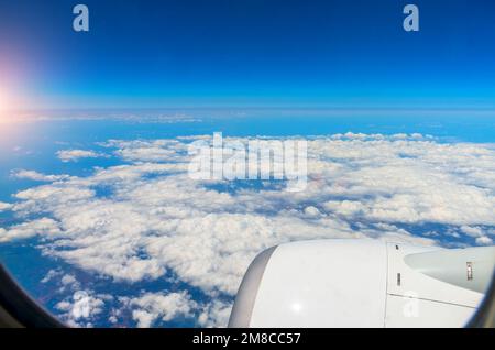 Voyager en avion. Stockfoto