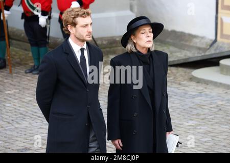 Salem, Deutschland. 13. Januar 2023. Pierre Casiraghi und seine Mutter Caroline, Prinzessin von Hannover und Prinzessin von Monaco, verlassen die Münster nach der Beerdigung von Max Margrave von Baden. Der Margrave starb am 29. Dezember im Alter von 89 Jahren im Schloss Salem am Bodensee. Kredit: Philipp von Ditfurth/dpa/Alamy Live News Stockfoto