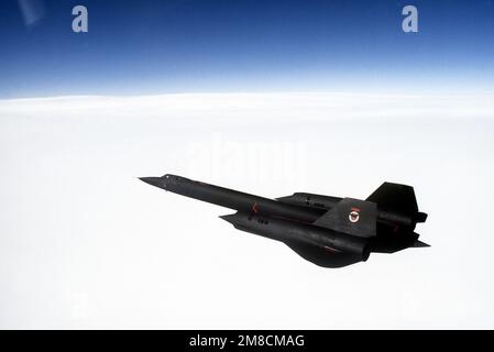 Air-to-Air-Ansicht Linke Seite über der Ansicht eines 9. Strategic Reconnaissance Wings SR-71 Blackbird Aufklärungsflugzeugs auf einer Mission vom Beale Air Force Base, Kalifornien. Exaktes Datum Aufnahme Unbekannt. Land: Unbekannt Stockfoto