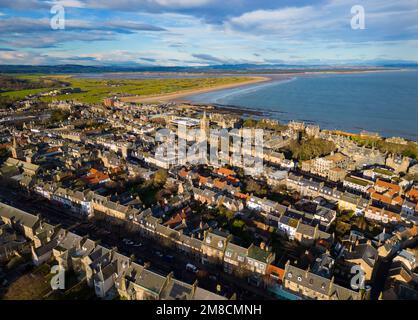 Luftaufnahme von der Drohne der Stadt St. Andrews in Fife, Schottland, Großbritannien Stockfoto