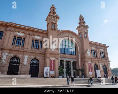 BARI, ITALIEN - 30. OKTOBER 2021: Teatro Margherita Gebäude, ehemaliges Theater, heute ein Kunstmuseum in Bari Stockfoto