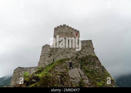 Schloss Zilkale in Rize, Türkei. Mittelalterliche Burg im Firtina-Tal. (Schloss Zil Kale oder Schloss Zil) Stockfoto