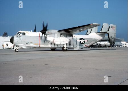 Linke Seitenansicht eines Fleet Logistics Support Squadron 24 (VR-24) C-2A Greyhound Carrier On-Board Delivery (COD)-Flugzeugs, das auf der Fluglinie taxt. Basis: Marineflugstation, Rota-Land: Spanien (E) Stockfoto