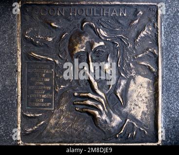 Con Houlihan Pavement Plaque Bronze, Fleet St, Temple Bar, Dublin 2, D02 NX25, Irland, Irland Stockfoto