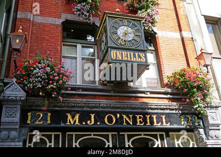 Classic Dublin Bar, MJ ONeill - 2 Suffolk St, Dublin 2, D02 KX03, Eire, Irland Stockfoto