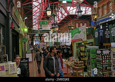 Einkäufer in der George's Street Arcade, South Great George's Street, Dublin, Eire Stockfoto