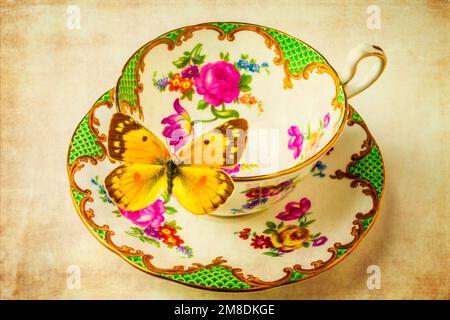 Teetasse Und Schmetterling Stockfoto