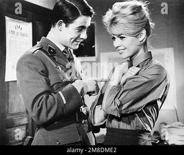 BABETTE GEHT IN DEN KRIEG 1959 Columbia Pictures Film mit Brigitte Bardot und Jacques Charrier Stockfoto