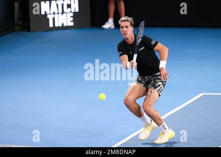 Adelaide, Australien, 13. Januar 2023. Thanasi Kokkinakis aus Australien spielt beim Adelaide International Halbfinalspiel zwischen Thanasi Kokkinakis aus Australien und Roberto Bautista Agut aus Spanien auf dem Memorial Drive am 13. Januar 2023 in Adelaide, Australien, eine Vorreiterrolle. Kredit: Peter Mundy/Speed Media/Alamy Live News Stockfoto