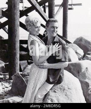 FREMDE, WENN WIR 1960 Columbia Pictures Film mit Kim Novak und Kirk Douglas TREFFEN Stockfoto