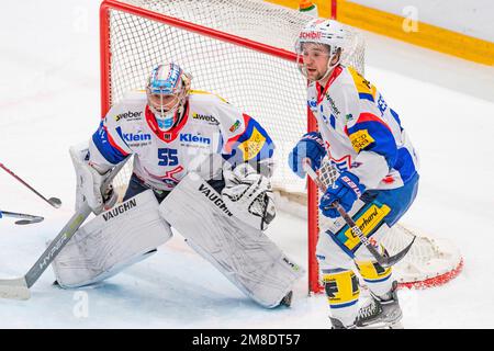 Lausanne, Schweiz. 01. März 2023. Jula Metsola (Torwart) von EHC Kloten #55 macht einen Halt während des 36. Tages der Schweizer Nationalliga 2022-2023 der Saison der Schweizerischen Nationalliga 2022-2023 mit der Lausanne HC und EHC Kloten. Der 36. Tag der Schweizer Nationalliga 2022-2023 zwischen Lausanne HC und dem EHC Kloten fand in der Vaudoise Arena in Lausanne statt. (Foto: Eric Dubost/Sipa USA) Guthaben: SIPA USA/Alamy Live News Stockfoto