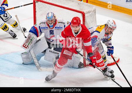 Lausanne, Schweiz. 01. März 2023. Jula Metsola (Torwart) von EHC Kloten #55 ist während des 36. Tages der Schweizer Nationalliga 2022-2023 in der Saison der Schweizerischen Nationalliga 2022-2023 mit der Lausanne HC und EHC Kloten in Aktion. Der 36. Tag der Schweizer Nationalliga 2022-2023 zwischen Lausanne HC und dem EHC Kloten fand in der Vaudoise Arena in Lausanne statt. (Foto: Eric Dubost/Sipa USA) Guthaben: SIPA USA/Alamy Live News Stockfoto