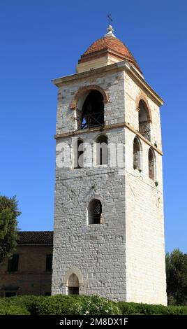 Der Glockenturm des Campanile der Kathedrale von Ancona. Duomo di Ancona, Italien. Basilika Cattedrale Metropolitana di San Ciriaco Stockfoto