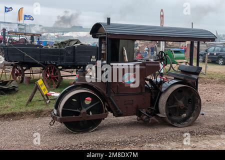 Tarrant Hinton.Dorset.United Kingdom.August 25. 2022.A 1946 Wallis and Steevens Advance Road Roller wird auf der Great Dorset Steam F vorgeführt Stockfoto