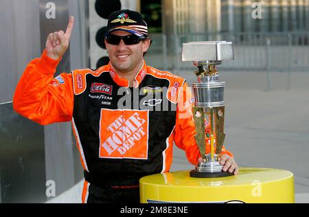 Indianapolis, USA. 30. Juli 2007. 30. Juli 2007 - Indianapolis, IN, USA: Tony Stewart gewinnt den Allstate 400 auf dem Indianapolis Motor Speedway in Indianapolis, IN. (Kreditbild: © Walter G. Arce Sr./ZUMA Press Wire) NUR REDAKTIONELLE VERWENDUNG! Nicht für den kommerziellen GEBRAUCH! Stockfoto
