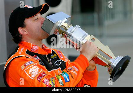 Indianapolis, USA. 30. Juli 2007. 30. Juli 2007 - Indianapolis, IN, USA: Tony Stewart gewinnt den Allstate 400 auf dem Indianapolis Motor Speedway in Indianapolis, IN. (Kreditbild: © Walter G. Arce Sr./ZUMA Press Wire) NUR REDAKTIONELLE VERWENDUNG! Nicht für den kommerziellen GEBRAUCH! Stockfoto