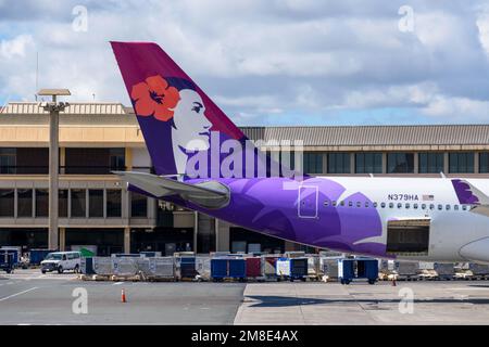 Hawaiian Airlines Flugzeug Airbus A330-243 Registrierungsnummer N379HA parkt am Daniel K. Inouye International Airport - Honolulu, Hawaii, USA - 2022 Stockfoto