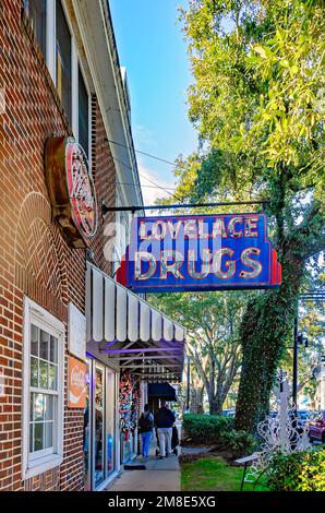 Lovelace Drugs ist auf der Washington Avenue, 28. Dezember 2022, in Ocean Springs, Mississippi, abgebildet. Stockfoto