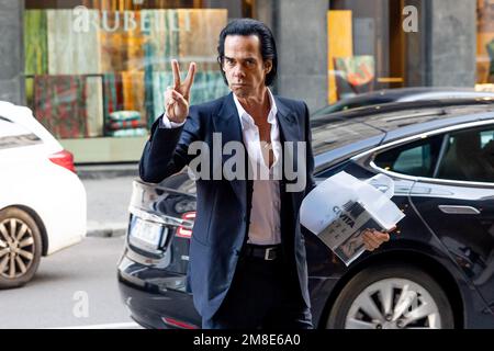 Mailand, Italien. 13. Januar 2023. Nick Cave ist während der Mailänder Fashion Week Menswear Herbst/Winter 2023/2024 in Mailand zu sehen. (Foto: Mairo Cinquetti/SOPA Images/Sipa USA) Guthaben: SIPA USA/Alamy Live News Stockfoto