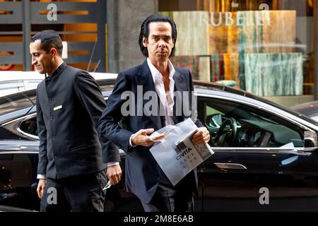 Mailand, Italien. 13. Januar 2023. Nick Cave ist während der Mailänder Fashion Week Menswear Herbst/Winter 2023/2024 in Mailand zu sehen. (Foto: Mairo Cinquetti/SOPA Images/Sipa USA) Guthaben: SIPA USA/Alamy Live News Stockfoto