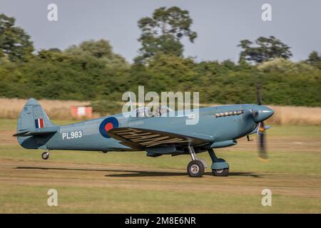 Supermarine Spitfire PR.XI 'PL983', Old Warden Airfield, Biggleswade, Bedfordshire, Großbritannien Stockfoto