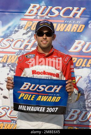 West Allis, WI, USA. 23. Juni 2007. 23. Juni 2007 - West Allis, WI, USA: ARIC Almirola gewinnt beim RENNEN DER AT&T 250 NASCAR Busch Series in der Nähe von Milwaukee, WI (Kreditbild: © Walter G. Arce Sr./ZUMA Press Wire) nur REDAKTIONELLE VERWENDUNG! Nicht für den kommerziellen GEBRAUCH! Stockfoto