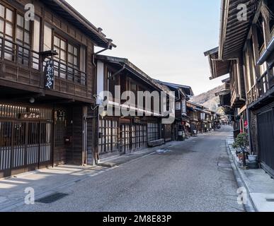 Die Hauptstraße in Narai-juku, ein gut erhaltener Bezirk an der Nakasendo-Route in Shiojiri, Präfektur Nagano, Japan. Stockfoto