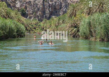 Blick auf den Fluss Megalopotamos und den Palmenwald Preveli, Rethymno, Kreta, griechische Inseln, Griechenland Stockfoto