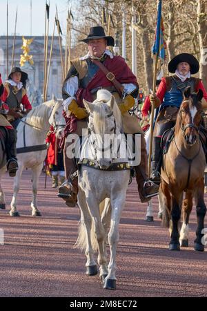 Charles I. Royalist Nachstellung entlang der Mall London Stockfoto