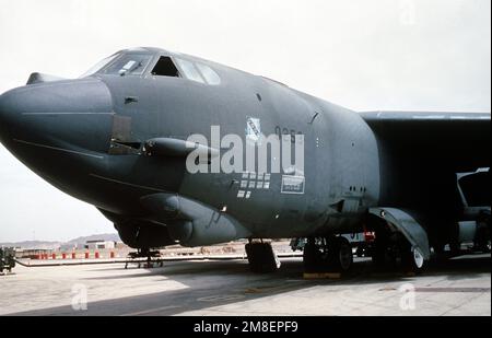 Ein B-52G Stratofortress-Bombenflugzeug aus dem 1708. Bombenflügel ist bereit für eine Mission während der Operation Desert Storm. Betroffene Operation/Serie: WÜSTENSTURM Land: Unbekannt Stockfoto