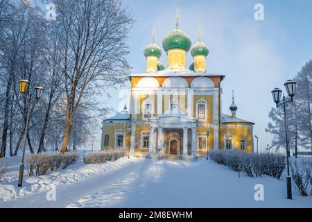 Antike Kathedrale der Transfiguration des Erlösers (1713) an einem Januar Nachmittag. Uglich Kreml. Goldener Ring Russlands Stockfoto