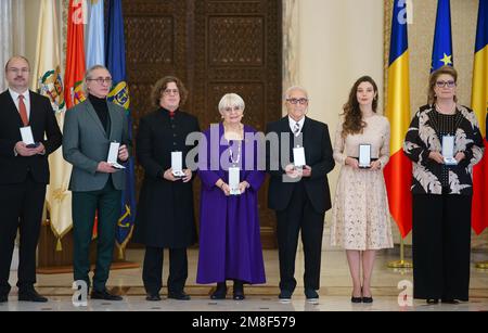 Bukarest, Rumänien - 13. Januar 2023: Die Dekorationszeremonie mehrerer Persönlichkeiten und Kultureinrichtungen anlässlich des Nationalkult Stockfoto