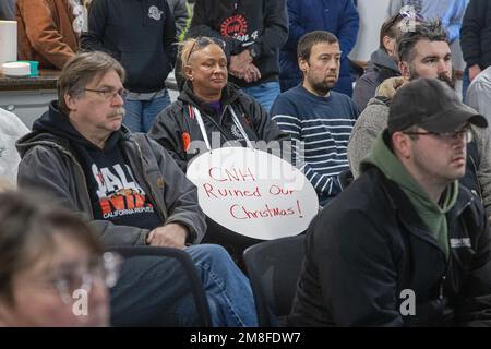 Die örtlichen Gewerkschaften veranstalteten am 231. Tag des UAW-Streiks gegen CNH Industrial eine Kundgebung in der IBEW-Halle und marschierten zur CNH Industrial-Fabrik in Burl Stockfoto