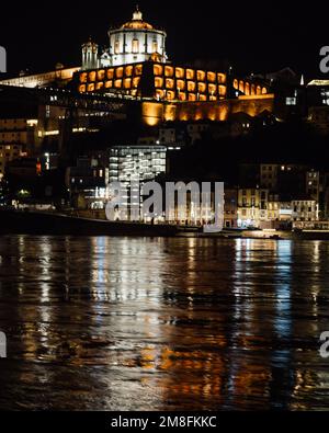 Mittelalterliches Kloster, Fort Mosteiro da Serra do Pilar und Fluss douro, Altstadt von Porto, Portugal. Stockfoto