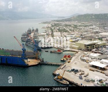 Ein Teil der Marinestation aus der Vogelperspektive, der einige der Schäden zeigt, die durch die Vulkanasche verursacht wurden, die nach dem Ausbruch des Mount Pinatubo fiel. Basis: Marinestützpunkt, Subic Bay Staat: Luzon Land: Philippinen (PHL) Stockfoto