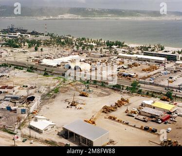 Ein Teil der Marinestation aus der Vogelperspektive, der einige der Schäden zeigt, die durch die Vulkanasche verursacht wurden, die nach dem Ausbruch des Mount Pinatubo fiel. Basis: Marinestützpunkt, Subic Bay Staat: Luzon Land: Philippinen (PHL) Stockfoto