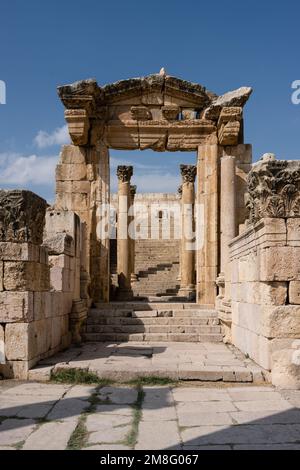 Gerasa oder Jerash Cathedral Gateway, das Eingangsportal zum Cathedral Compound oder Complex in Jerash, Jordanien Stockfoto