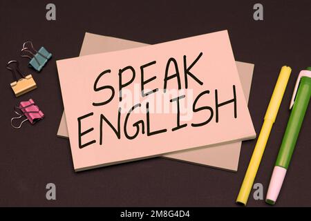 Die vorgestellte Textunterschrift spricht Englisch. Business Approach Studie Weitere verbale Online-Kurse in Fremdsprachen Stockfoto