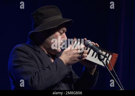 Madrid, Spanien. 13. Januar 2023. Tindersticks tritt während des Inverfest-Konzerts im Circo Price in Madrid auf, 13. Januar 2023 Spanien (Foto: Oscar Gonzalez/NurPhoto). Guthaben: NurPhoto SRL/Alamy Live News Stockfoto