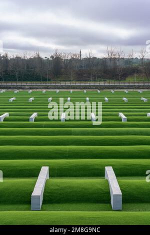 Tanks und Kanäle für die Wartung, Reinigung und Wasserversorgung der Stadt, Tres Cantos, Madrid. Stockfoto