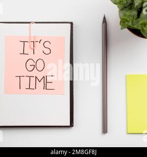 Konzeptunterschrift Es ist Zeit zu gehen. Word für Einen Zeitraum, um die zugewiesenen Aufgaben zu erledigen Stockfoto