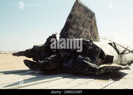 Ein Blick auf das Heck einer Scud-Rakete, die von einer MIM-104 Patriot-Luftrettungsrakete außerhalb von Riad während der Operation Desert Storm abgeschossen wurde. Betreff Operation/Serie: WÜSTENSTURM Land: Saudi-Arabien (Sau) Stockfoto