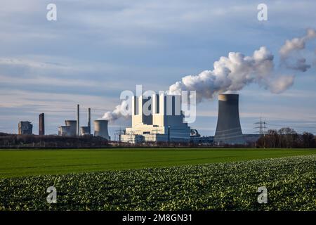 Grevenbroich, Nordrhein-Westfalen, Deutschland - Kraftwerk RWE Power AG Neurath, Braunkohlekraftwerk im Braunkohlebergwerk Garzweiler von RWE, Stockfoto