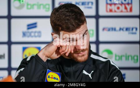 Kattowitz, Polen. 14. Januar 2023. Handball: Weltmeisterschaft, DHB-Pressekonferenz vor dem zweiten Gruppenspiel der deutschen Mannschaft. Captain Johannes Golla sitzt auf dem Podium. Kredit: Jan Woitas/dpa/Alamy Live News Stockfoto