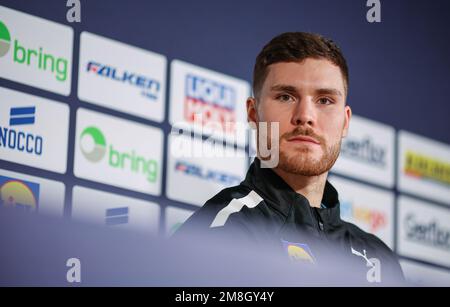 Kattowitz, Polen. 14. Januar 2023. Handball: Weltmeisterschaft, DHB-Pressekonferenz vor dem zweiten Gruppenspiel der deutschen Mannschaft. Captain Johannes Golla sitzt auf dem Podium. Kredit: Jan Woitas/dpa/Alamy Live News Stockfoto