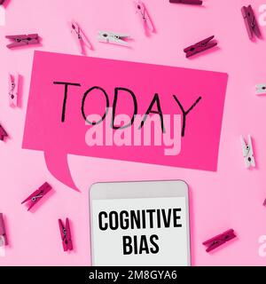 Schrift zeigt Text kognitive Vorurteile an. Begriffliche photopsychologische Behandlung psychischer Störungen Stockfoto