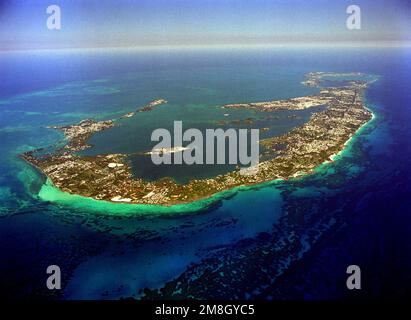 Eine Luftaufnahme des Teils der USA Marineflugstation Bermuda zeigt das Basisgehäuse. Land: Bermuda (BMU) Stockfoto