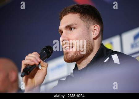 Kattowitz, Polen. 14. Januar 2023. Handball: Weltmeisterschaft, DHB-Pressekonferenz vor dem zweiten Gruppenspiel der deutschen Mannschaft. Captain Johannes Golla sitzt auf dem Podium. Kredit: Jan Woitas/dpa/Alamy Live News Stockfoto